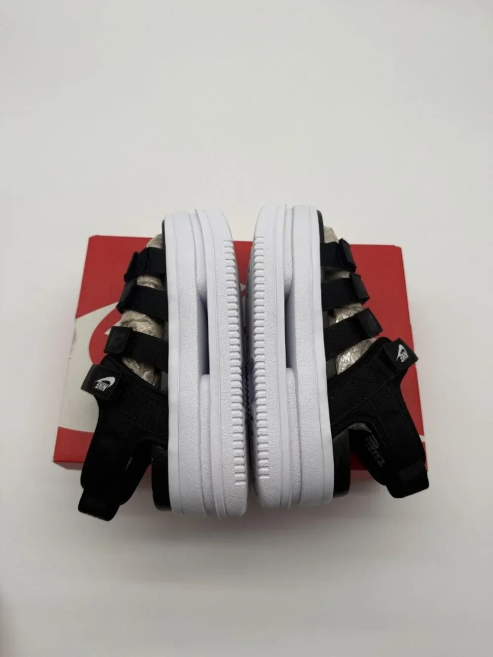 New Nike Icon Classic Sandal Women's Size 6 Black White Platform DH0224 001